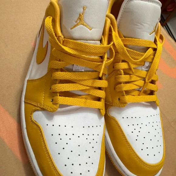 Jordan Sneakers Yellow and White - Picture 9 of 16